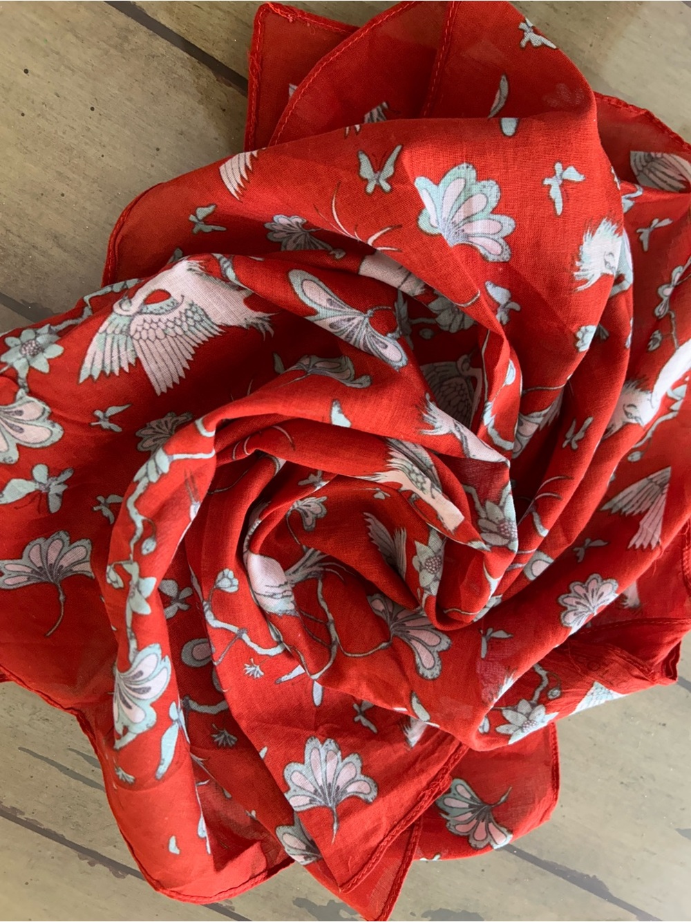 Red Floral & Bird Print 🧣 scarf 21“ x 21“
